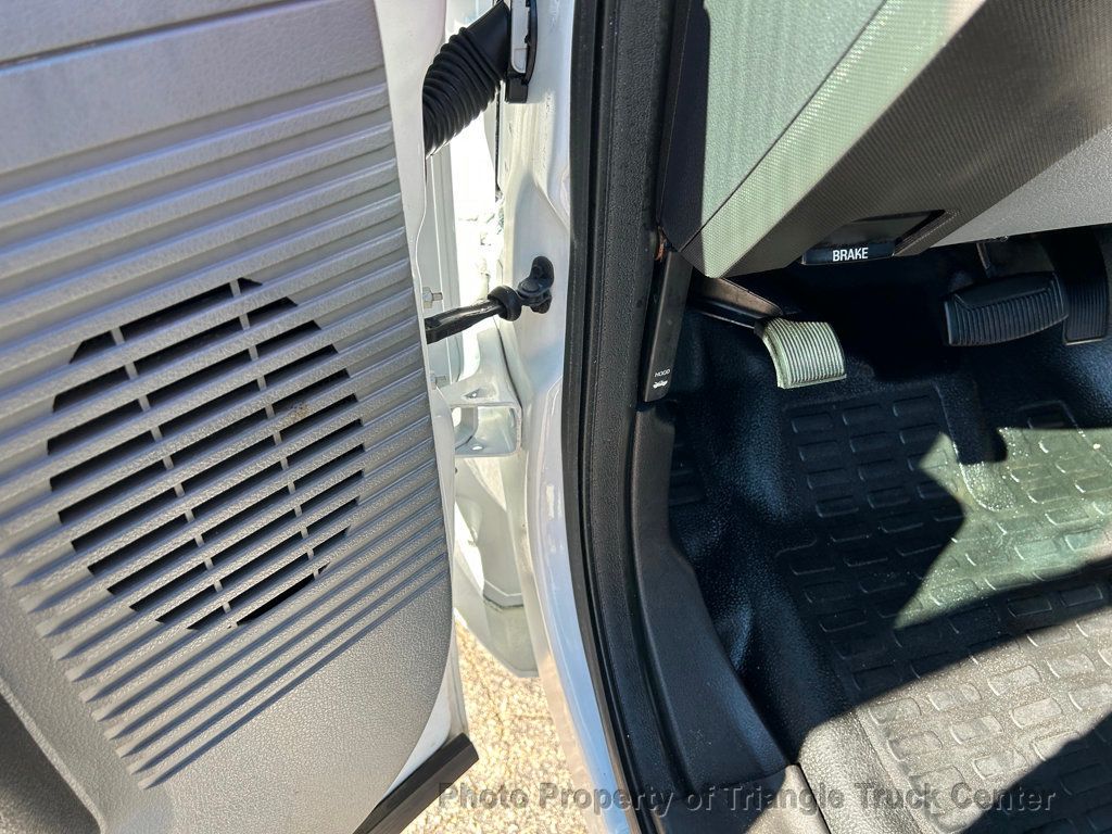 2015 Ford F250HD UTILITY JUST 35k MILES! HITCH! ++POWER EQUIPMENT! SUPER CLEAN UNIT! FINANCE OR LEASE! - 22879123 - 79