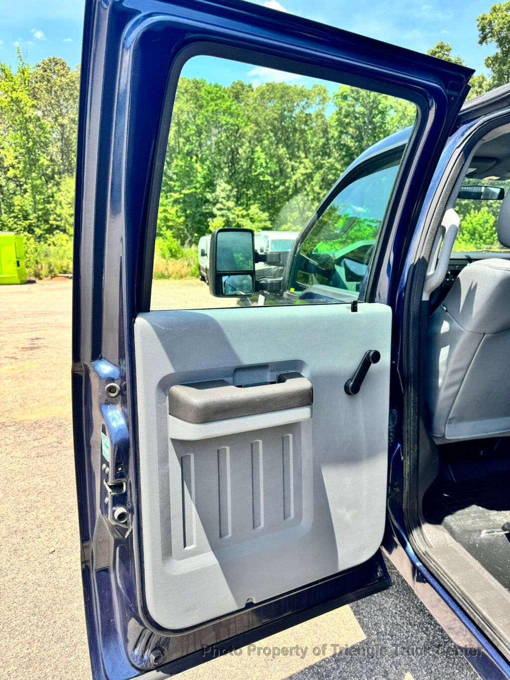 2015 Ford F350HD CREW CAB UTILITY DRW JUST 45k MILES! LIFT GATE! LIMITED SLIP AXLE! - 23029950 - 29