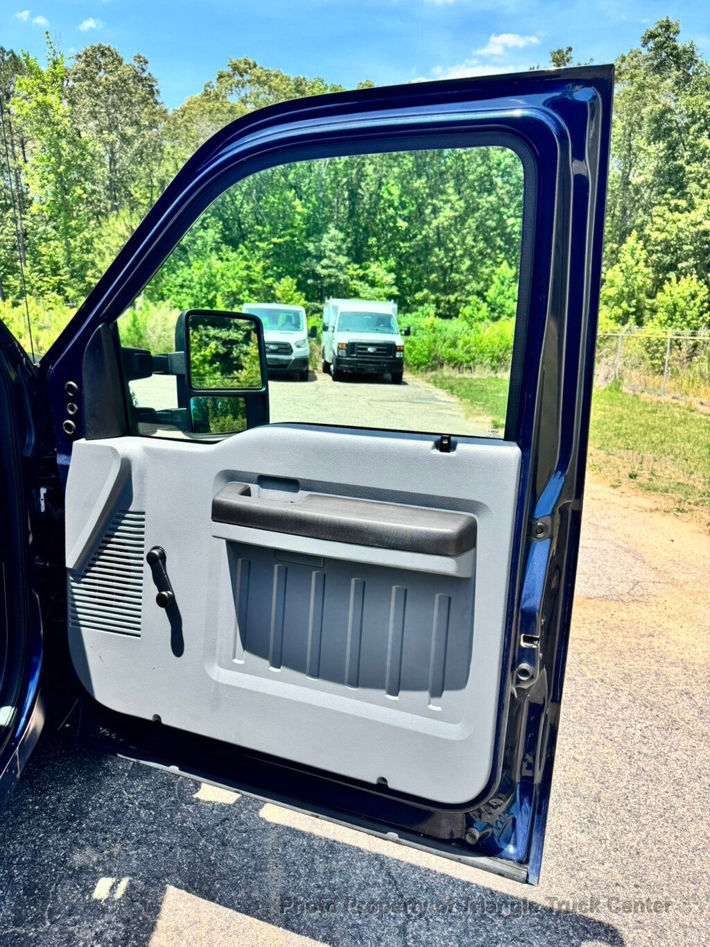 2015 Ford F350HD CREW CAB UTILITY DRW JUST 45k MILES! LIFT GATE! LIMITED SLIP AXLE! - 23029950 - 37