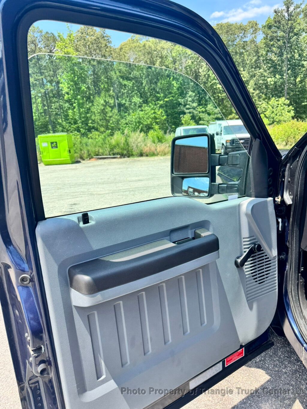 2015 Ford F350HD CREW CAB UTILITY DRW JUST 45k MILES! LIFT GATE! LIMITED SLIP AXLE! - 23029950 - 63