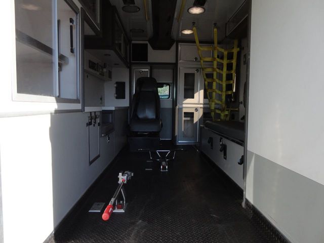 2015 Ford F650 12FT AMBULANCE - 21618974 - 25