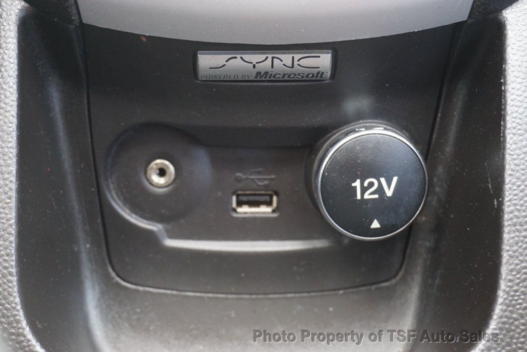 2015 Ford Fiesta 4dr Sedan SE - 23084553 - 17