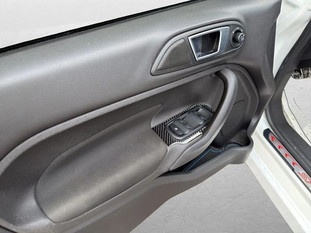 2015 Ford Fiesta 5dr Hatchback ST - 22939541 - 11