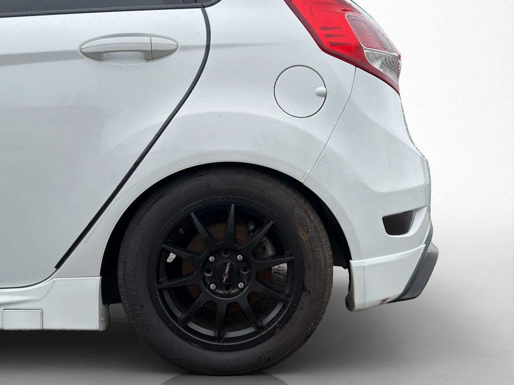 2015 Ford Fiesta 5dr Hatchback ST - 22939541 - 27