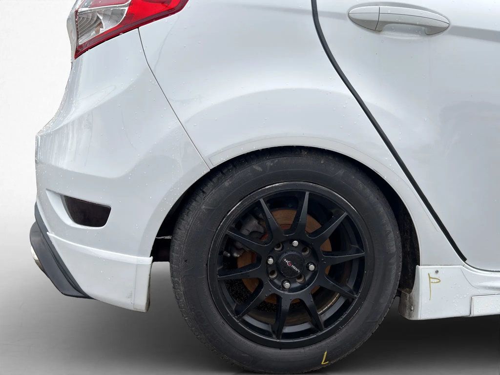 2015 Ford Fiesta 5dr Hatchback ST - 22939541 - 28