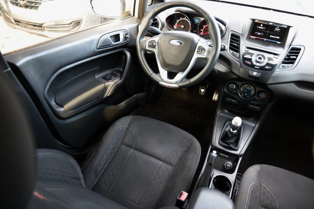 2015 Ford Fiesta 5dr Hatchback ST - 22966845 - 24