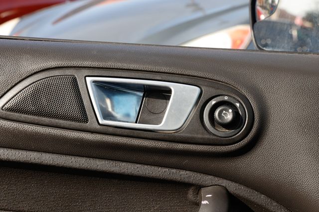 2015 Ford Fiesta 5dr Hatchback ST - 22966845 - 47