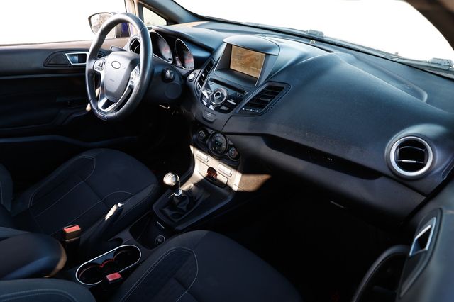 2015 Ford Fiesta 5dr Hatchback ST - 22972673 - 18