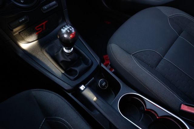 2015 Ford Fiesta 5dr Hatchback ST - 22972673 - 39