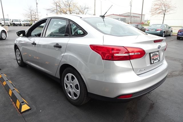 2015 Ford Focus 4dr Sedan S - 22642883 - 5