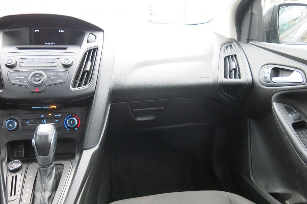 2015 Ford Focus 4dr Sedan SE - 22765977 - 20