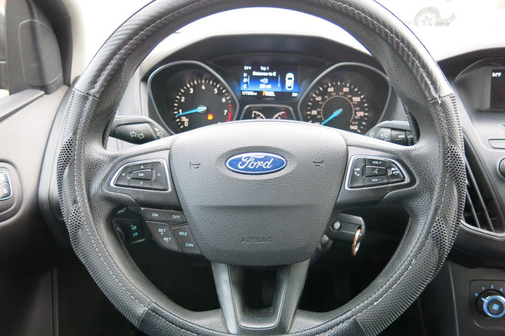 2015 Ford Focus 4dr Sedan SE - 22765977 - 23