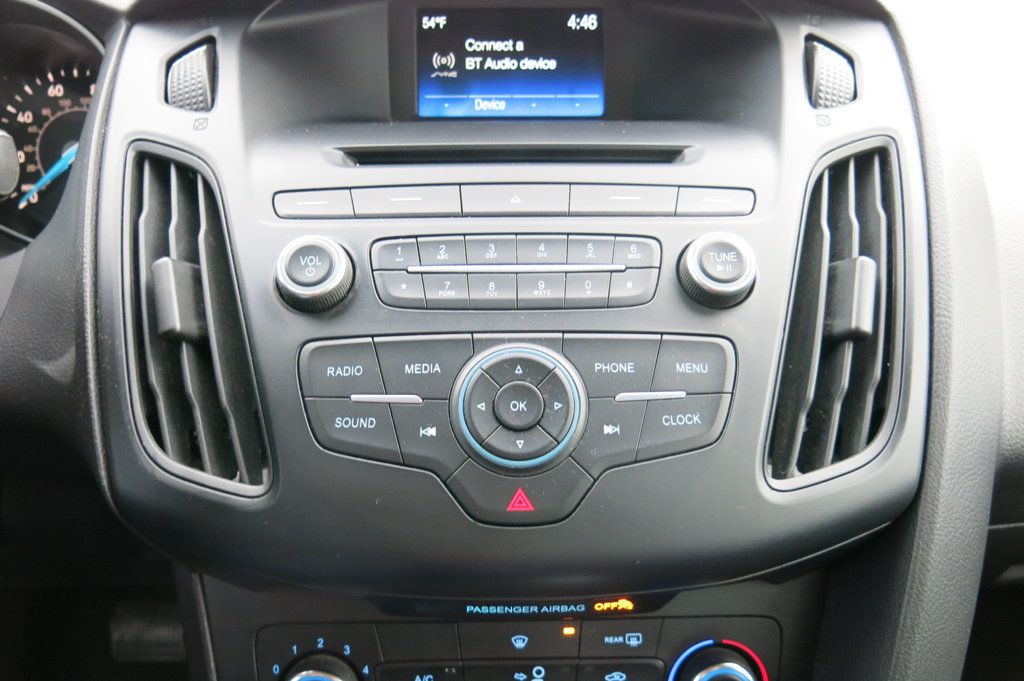 2015 Ford Focus 4dr Sedan SE - 22765977 - 25