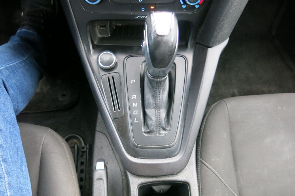 2015 Ford Focus 4dr Sedan SE - 22765977 - 27