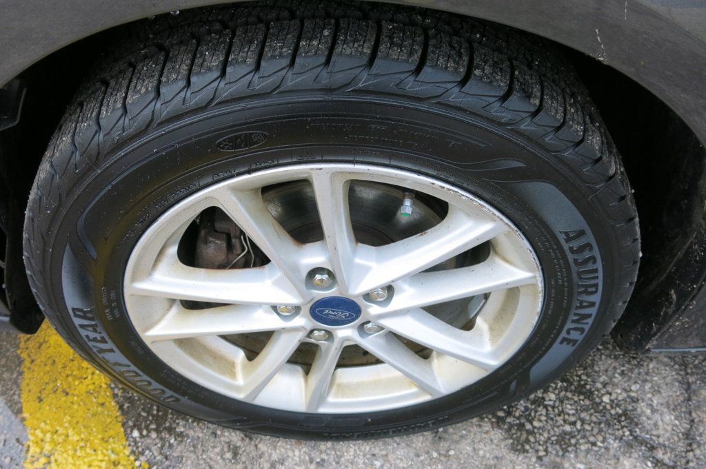 2015 Ford Focus 4dr Sedan SE - 22765977 - 31