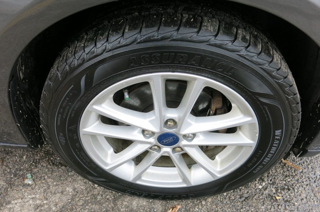 2015 Ford Focus 4dr Sedan SE - 22765977 - 34