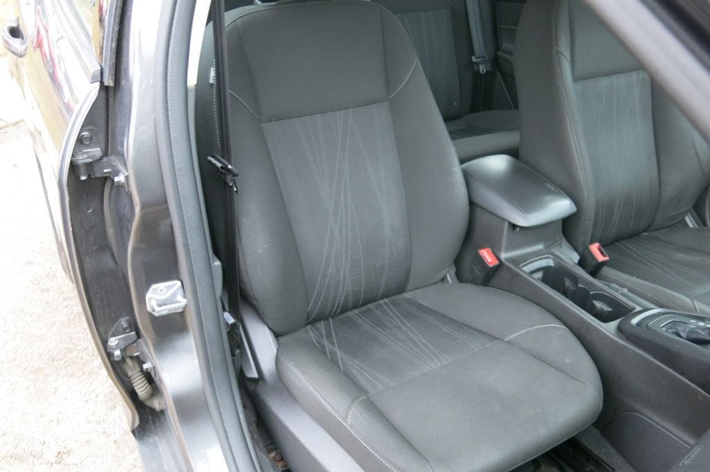 2015 Ford Focus 4dr Sedan SE - 22765977 - 40