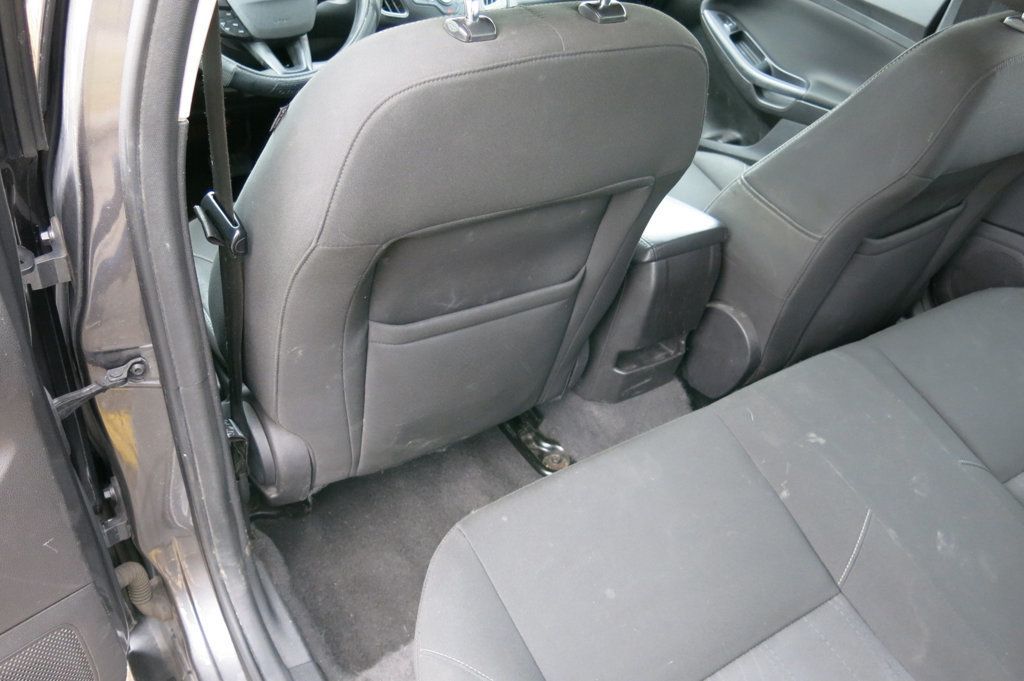 2015 Ford Focus 4dr Sedan SE - 22765977 - 41