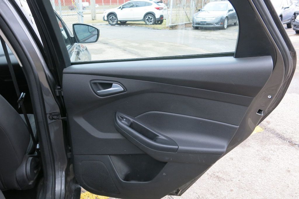 2015 Ford Focus 4dr Sedan SE - 22765977 - 48