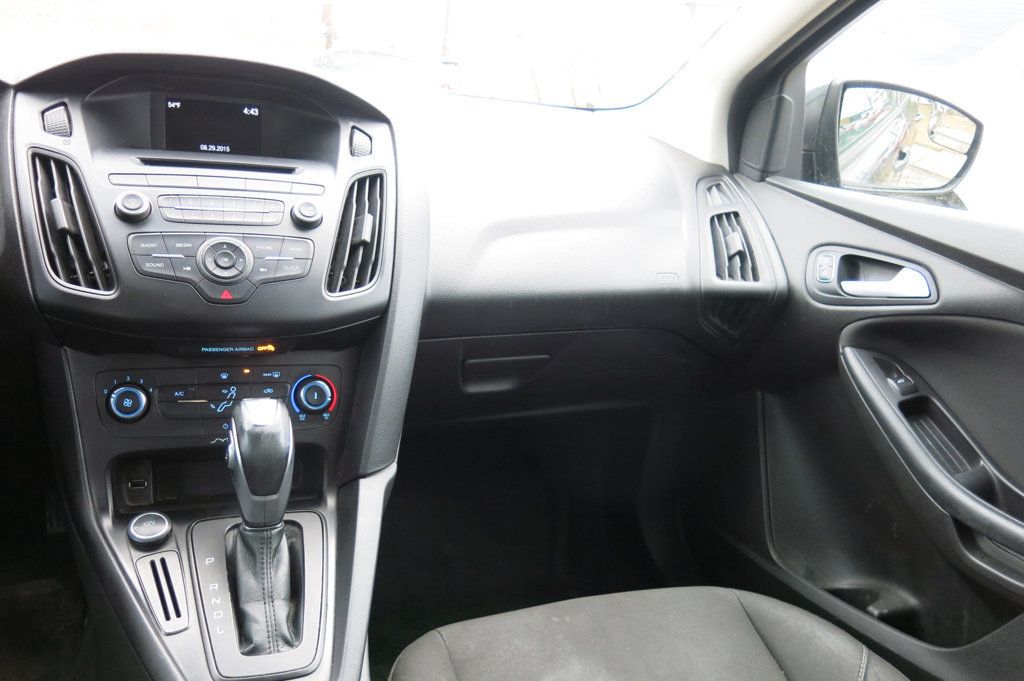 2015 Ford Focus 4dr Sedan SE - 22765977 - 53