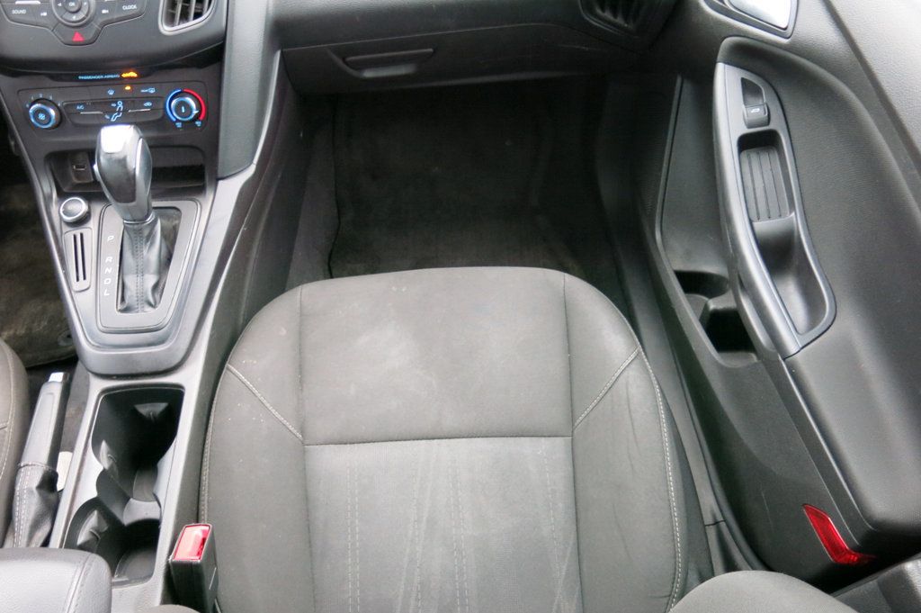2015 Ford Focus 4dr Sedan SE - 22765977 - 55