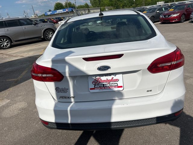 2015 Ford Focus 4dr Sedan SE - 23017345 - 4