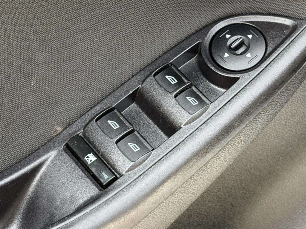 2015 Ford Focus 4dr Sedan SE - 22975308 - 12