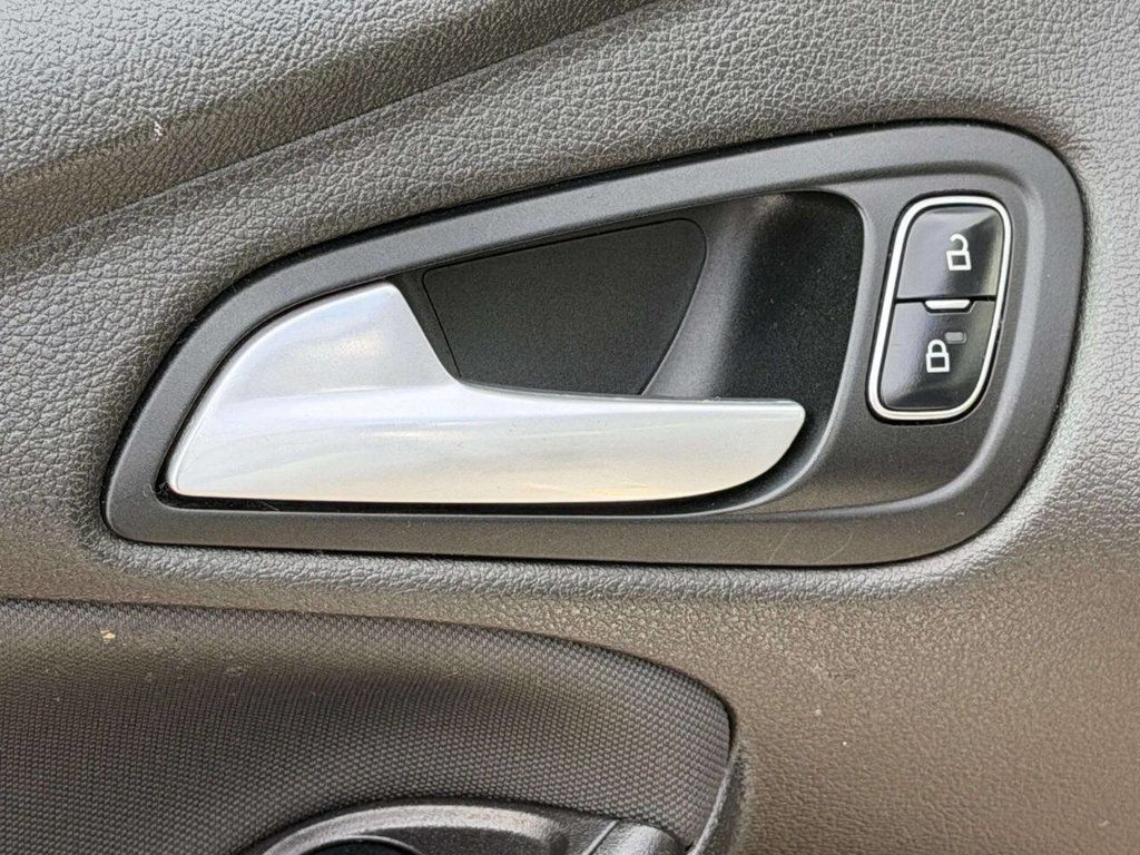2015 Ford Focus 4dr Sedan SE - 22975308 - 13