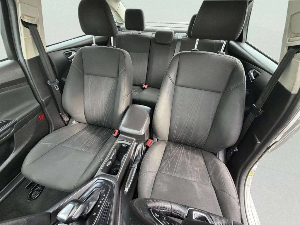 2015 Ford Focus 4dr Sedan SE - 22975308 - 17
