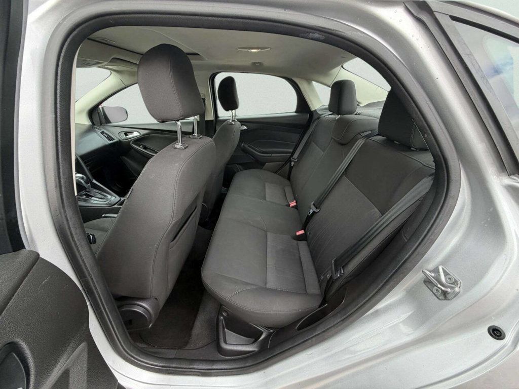 2015 Ford Focus 4dr Sedan SE - 22975308 - 20