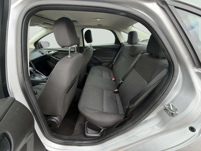 2015 Ford Focus 4dr Sedan SE - 22975308 - 20