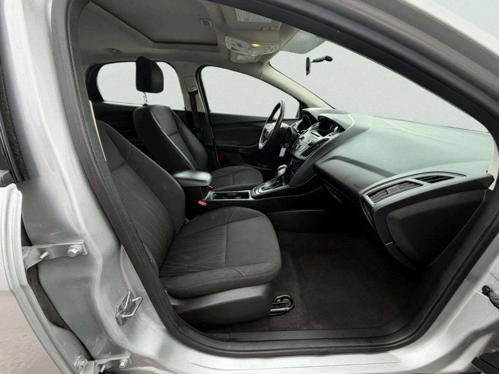 2015 Ford Focus 4dr Sedan SE - 22975308 - 24