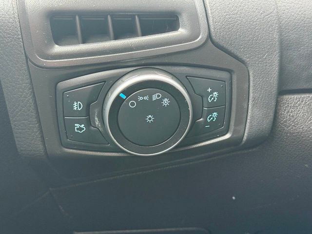 2015 Ford Focus 4dr Sedan SE - 22975308 - 30