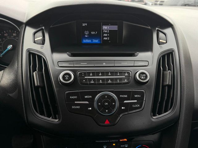 2015 Ford Focus 4dr Sedan SE - 22975308 - 31