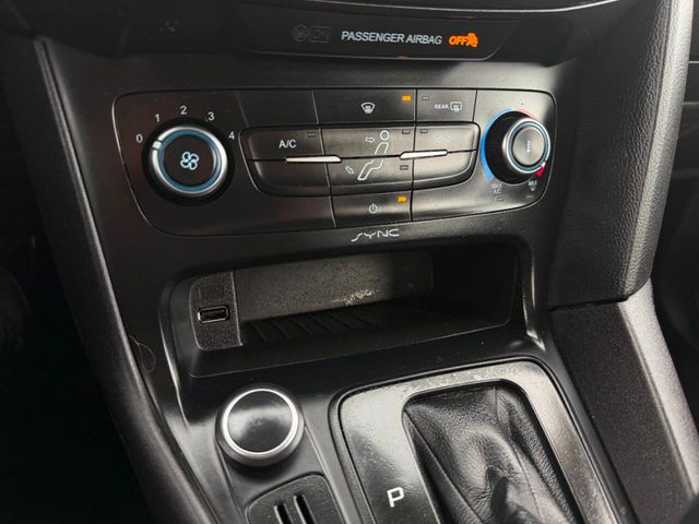 2015 Ford Focus 4dr Sedan SE - 22975308 - 35