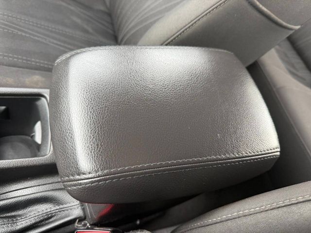 2015 Ford Focus 4dr Sedan SE - 22975308 - 38