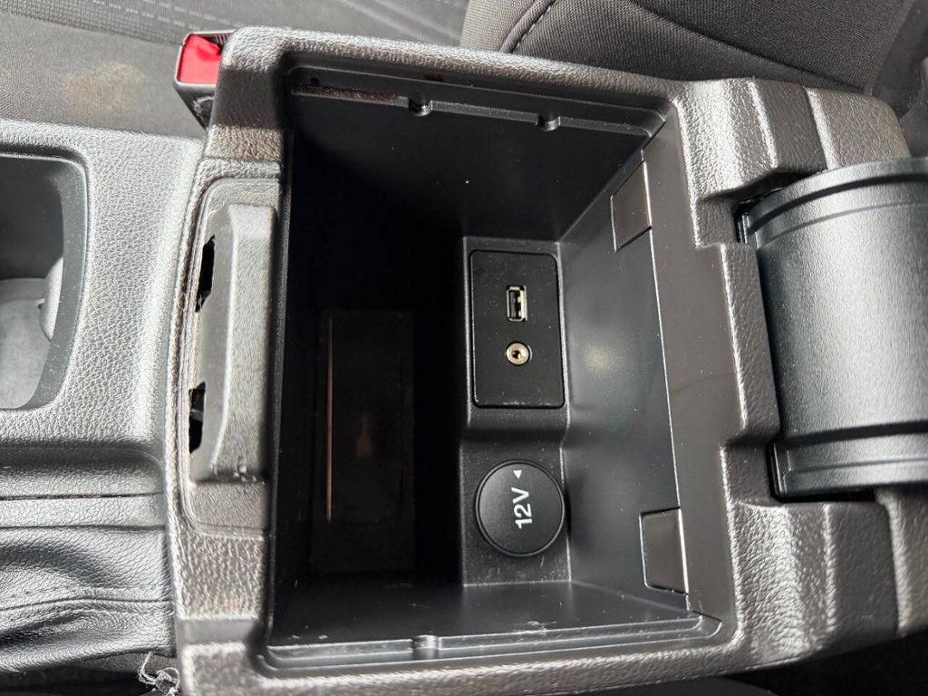 2015 Ford Focus 4dr Sedan SE - 22975308 - 39