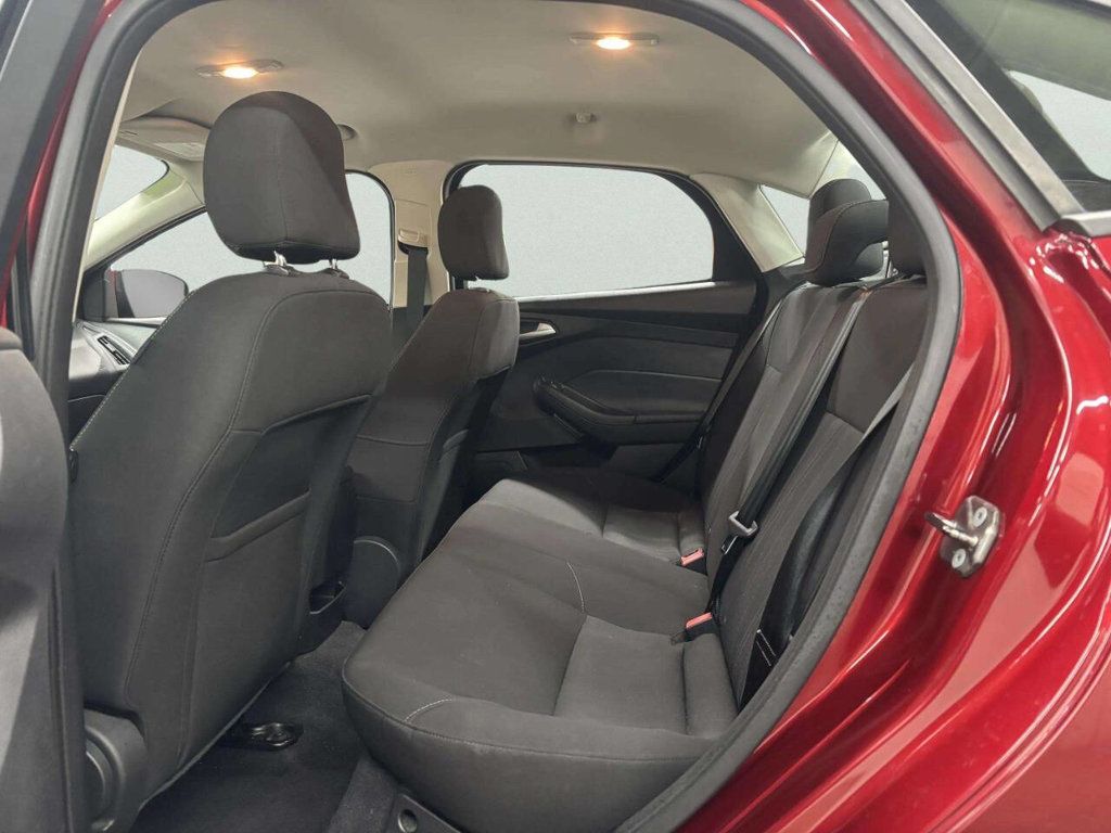 2015 Ford Focus 4dr Sedan SE - 23001751 - 13