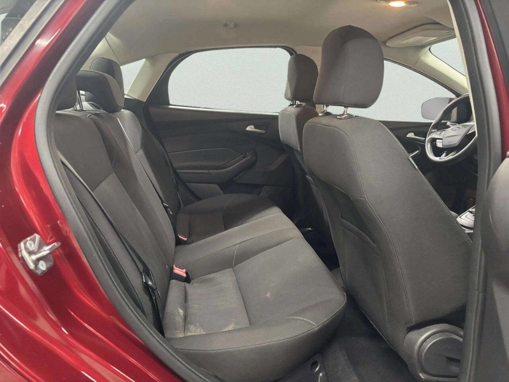 2015 Ford Focus 4dr Sedan SE - 23001751 - 16