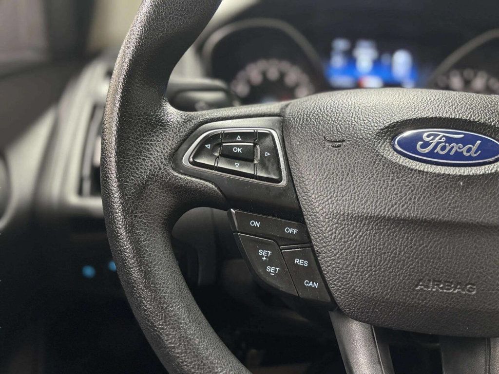 2015 Ford Focus 4dr Sedan SE - 23001751 - 25