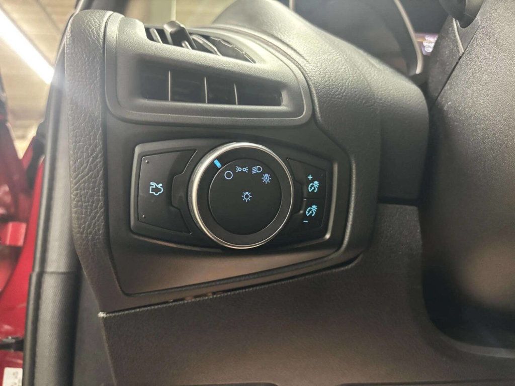 2015 Ford Focus 4dr Sedan SE - 23001751 - 31