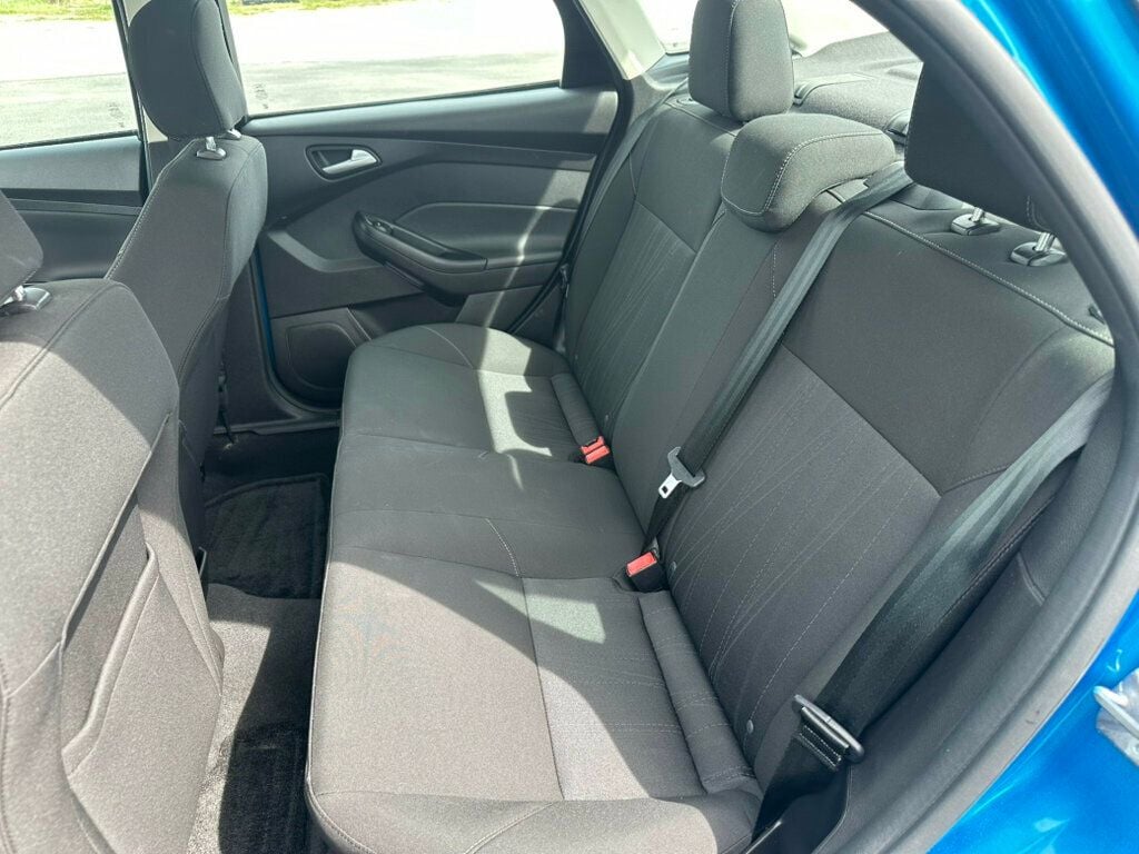 2015 Ford Focus 4dr Sedan SE - 23010325 - 9