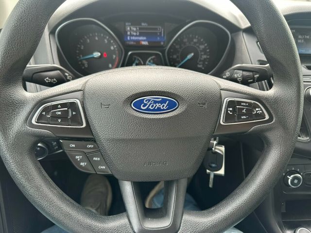 2015 Ford Focus 4dr Sedan SE - 23010325 - 11