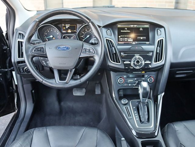 2015 Ford Focus 4dr Sedan Titanium Navigation Moonroof - 22945426 - 10