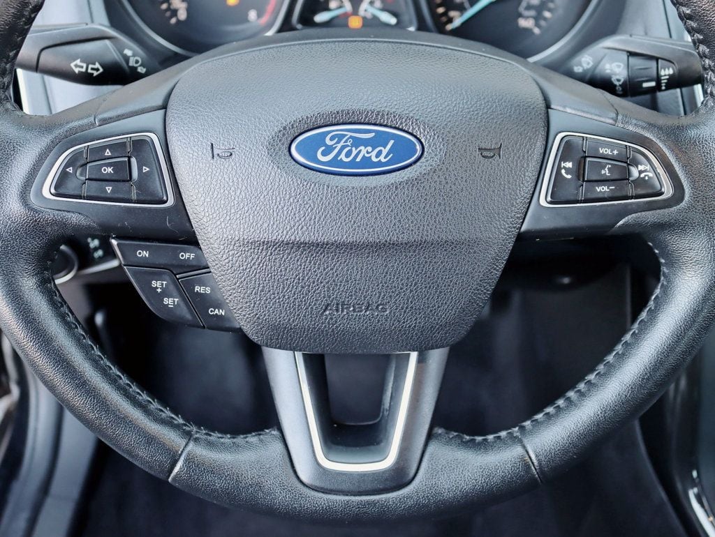 2015 Ford Focus 4dr Sedan Titanium Navigation Moonroof - 22945426 - 11