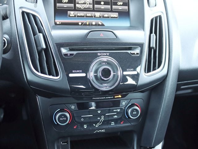2015 Ford Focus 4dr Sedan Titanium Navigation Moonroof - 22945426 - 16
