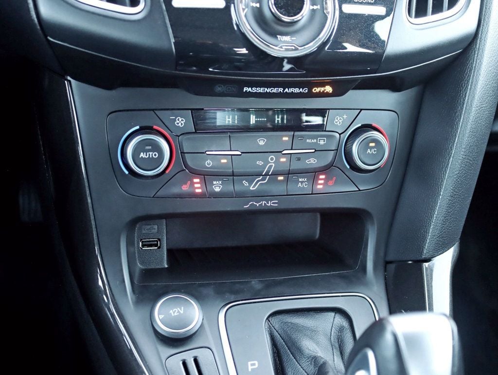 2015 Ford Focus 4dr Sedan Titanium Navigation Moonroof - 22945426 - 17