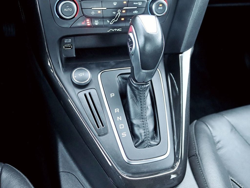 2015 Ford Focus 4dr Sedan Titanium Navigation Moonroof - 22945426 - 18
