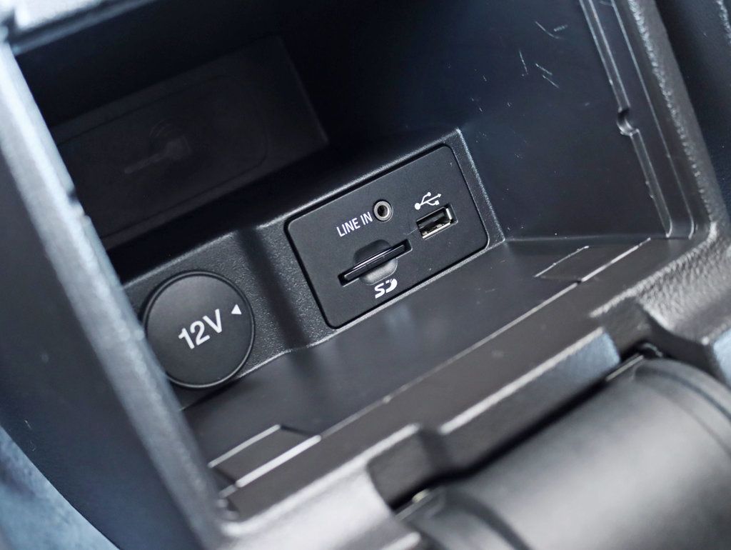 2015 Ford Focus 4dr Sedan Titanium Navigation Moonroof - 22945426 - 19