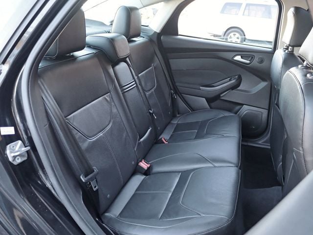 2015 Ford Focus 4dr Sedan Titanium Navigation Moonroof - 22945426 - 23